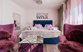 Downtown Luxury Apartment Emili