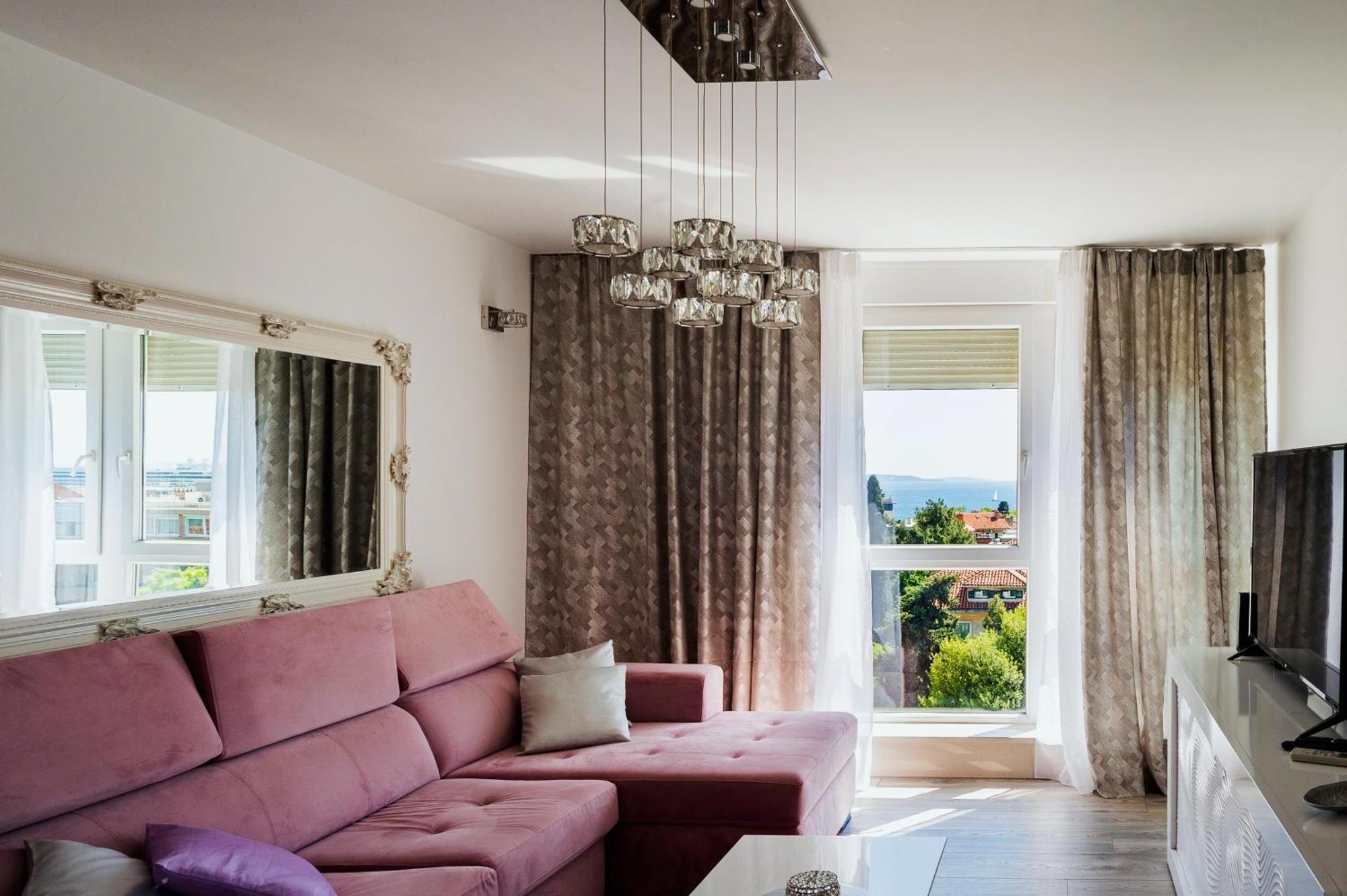 Downtown Luxury Apartment Emili Split Exterior photo